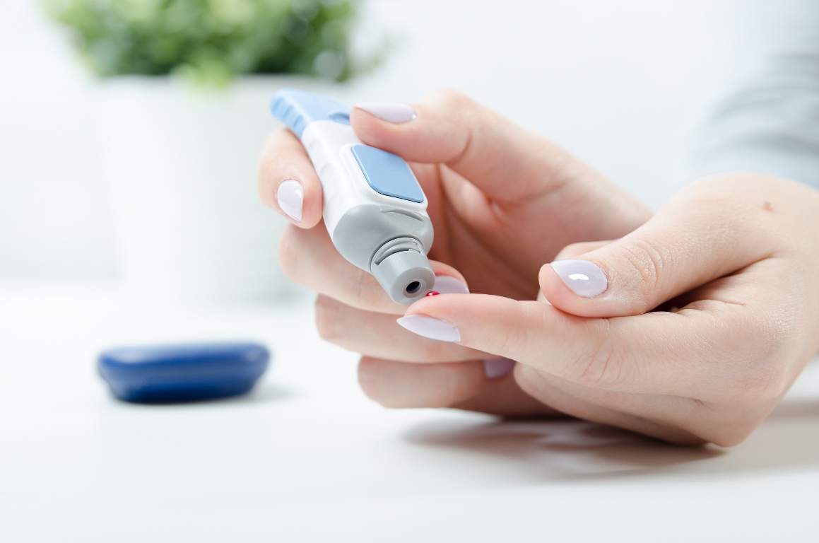 Diabetes doing blood glucose measurement